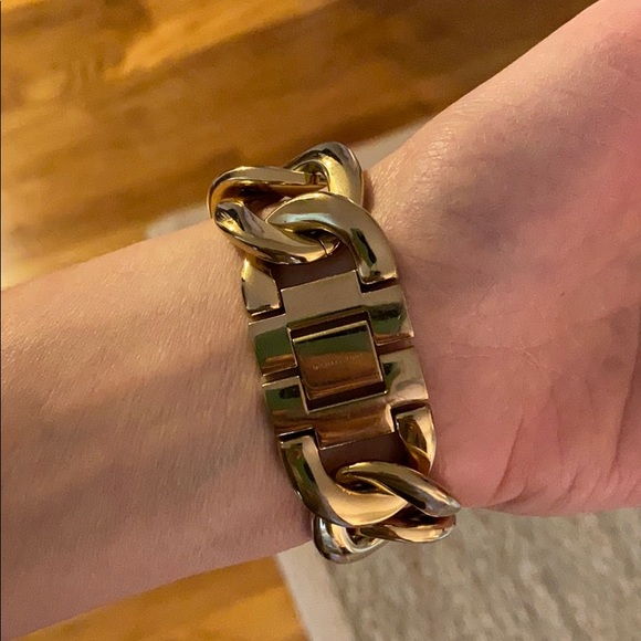 Michael Kors Gold Chain Link Watch - Picture 3 of 5